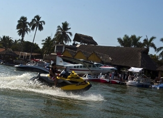  Jetskis 